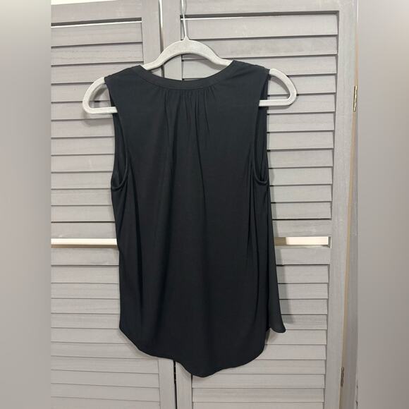 LOFT Black Sleeveless Blouse with V-neck and High Low Shirt Tail Hem Size XS - Picture 5 of 5